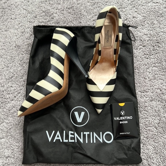 Valentino Shoes - Black and White like New - 36 - Picture 1 of 5